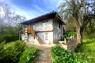 Къща във Велико Търново, с. Леденик