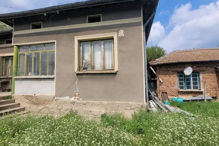 House in Oblast Pleven, Lenkovo