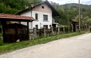 Къща в Ловеч, с. Лесидрен