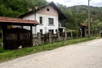 Къща в Ловеч, с. Лесидрен