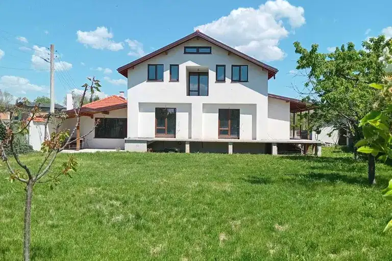 Къща в София, с. Лесново