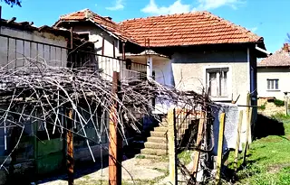 Къща във Враца, с. Лесура