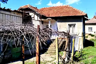 Къща във Враца, с. Лесура