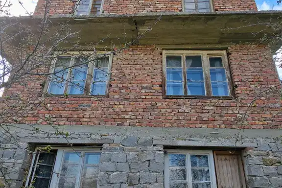 House in Oblast Pernik, Lobosh