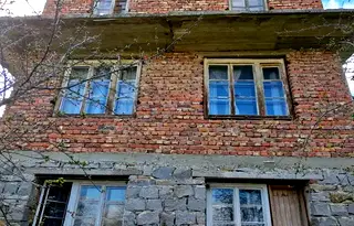 Къща в Перник, с. Лобош