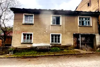 Къща в Ловеч, с. Ломец