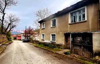 Къща в Ловеч, с. Ломец