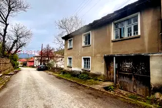 Къща в Ловеч, с. Ломец