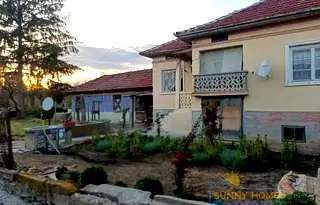 Къща във Велико Търново, с. Лозен