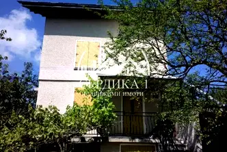 Къща в Перник, с. Лялинци