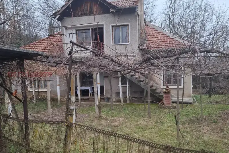 Къща във Враца, с. Лютидол