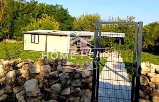Къща във Варна, с. Млада гвардия