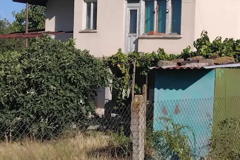Къща в Бургас, с. Орлинци