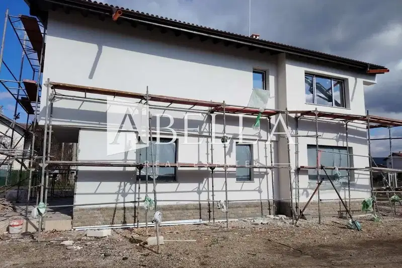 House in област София, Petyrch