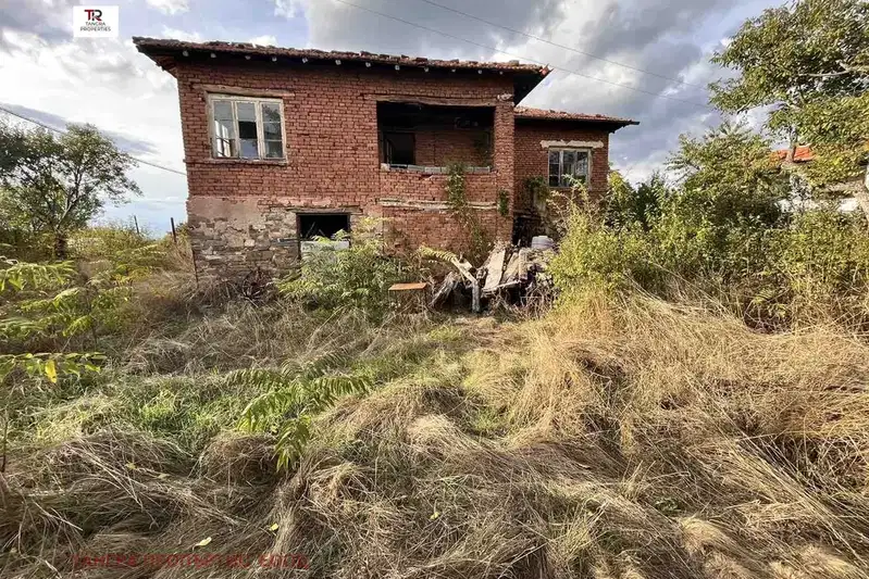 Къща в Перник, с. Поцърненци