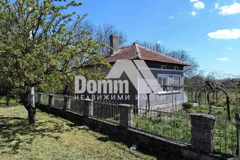 House in Oblast Dobrich, Preselenci