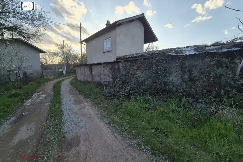 Къща в Перник, с. Прибой
