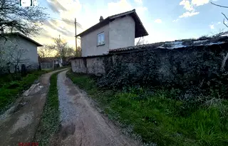 Къща в Перник, с. Прибой