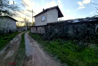 Къща в Перник, с. Прибой