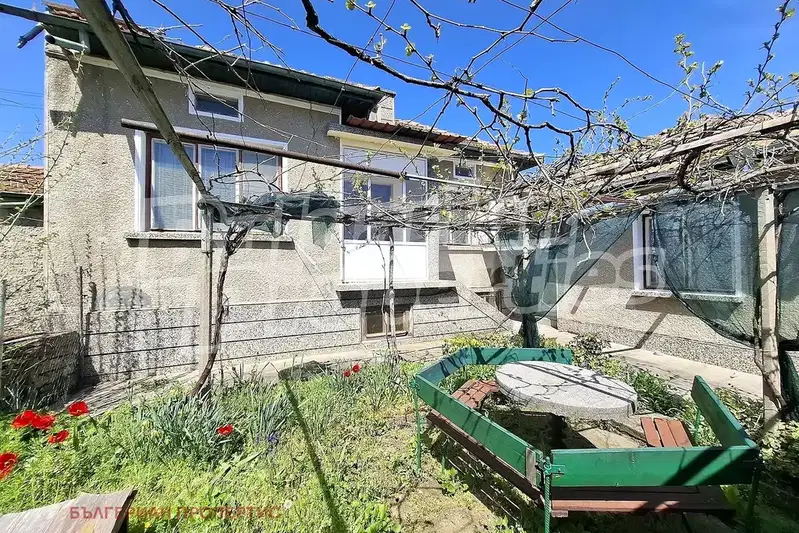 House in Oblast Veliko Tyrnovo, Pyrvomaici