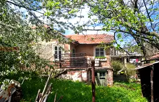 Къща в Перник, с. Расник