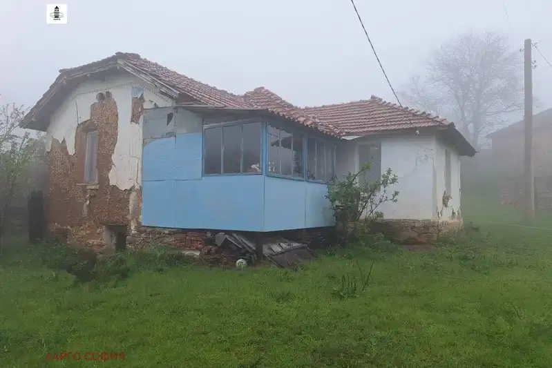 House in област София, Ravna