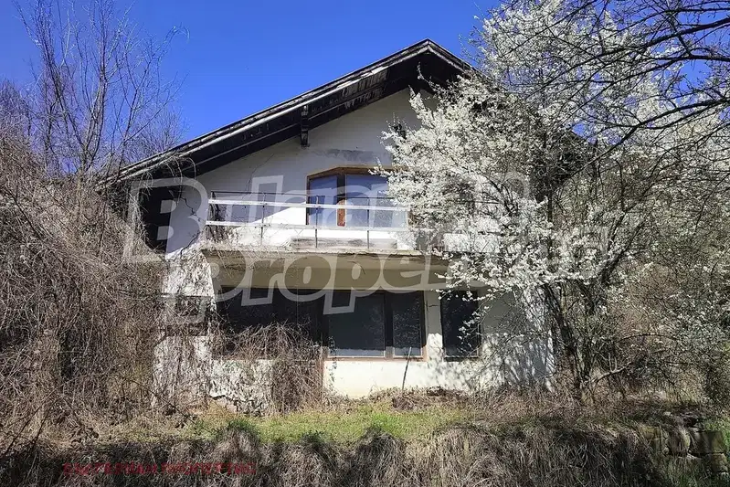 3-room house in Ribartsa village with yard and balcony