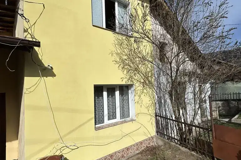 House in Oblast Pernik, Rudarci