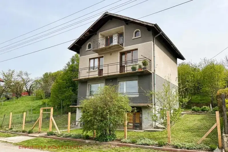 House in Oblast Pernik, Sopica