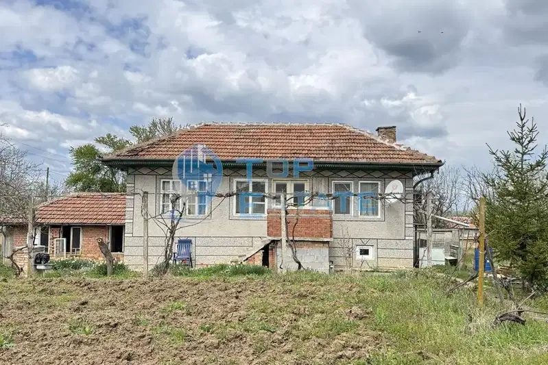 Къща във Велико Търново, с. Янтра