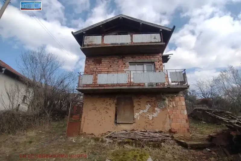 Къща в Перник, с. Зелени