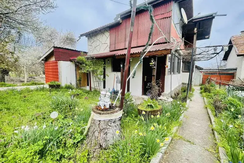 House in Oblast Shumen, Zlatna Niva