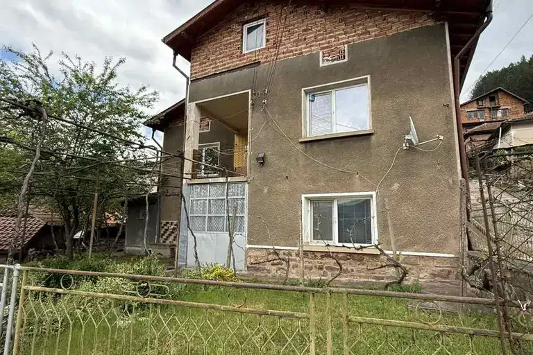 Къща във Враца, с. Зверино
