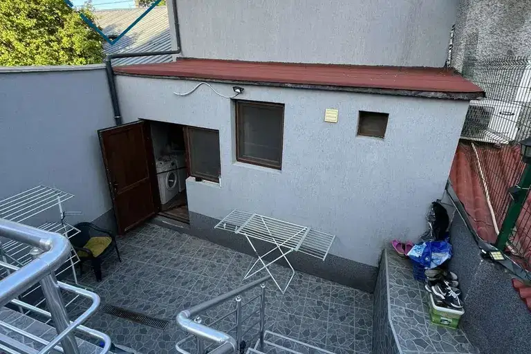 House in Shumen, Grivica