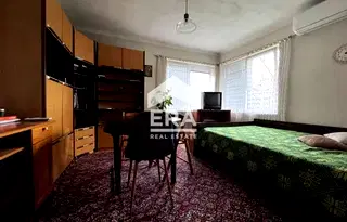 Къща в Силистра, Изток