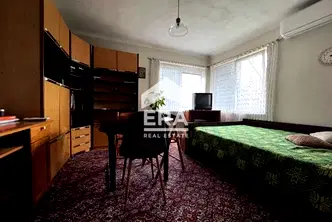 Къща в Силистра, Изток