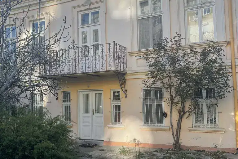 Къща в Сливен, Център