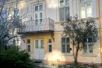 Къща в Сливен, Център