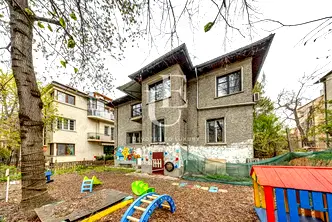Къща в София, Център