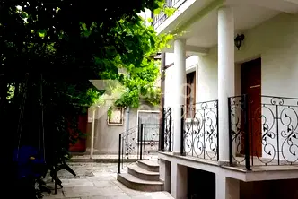 Къща в София, Център