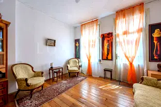 Къща в София, Център
