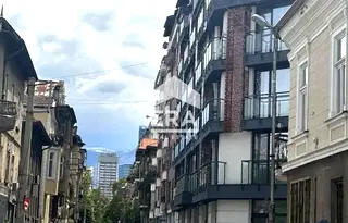 Къща в София, Център
