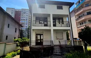Къща в София, Лагера