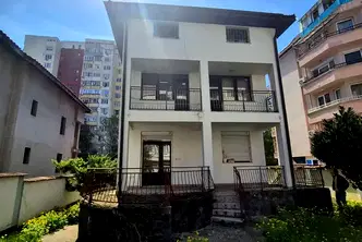Къща в София, Лагера