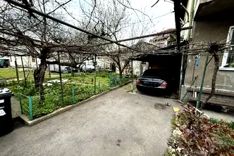 Къща в София, Левски В