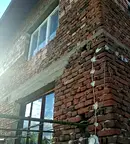 Къща в София, Враждебна