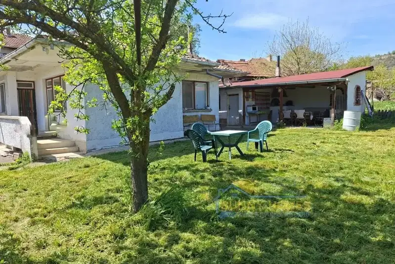House in Oblast Veliko Tyrnovo, Strajica
