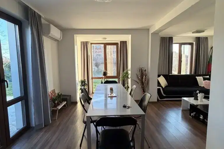 House in Oblast Plovdiv, Syedinenie