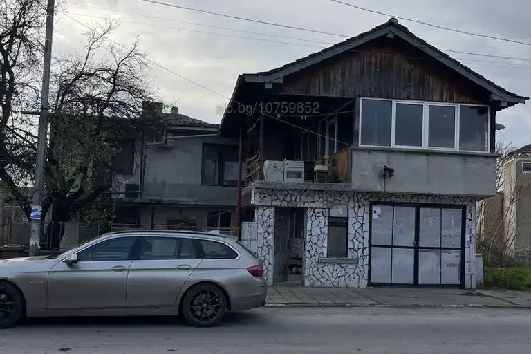 House in Oblast Plovdiv, Syedinenie