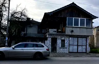 Къща в Пловдив, Съединение